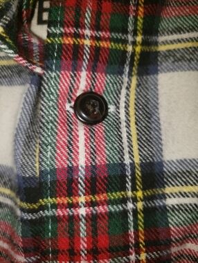 NWT. Gap 100% Cotton Plaid Red White Green Button Up Shirt L